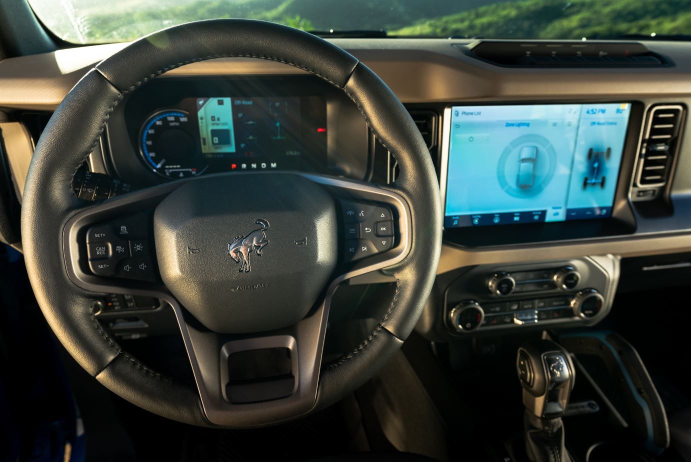 SYNC® 4 Con Pantalla Táctil De 12” y Panel De Instrumentos De 8”