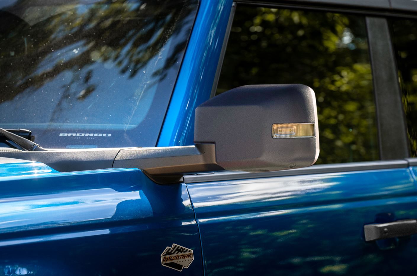 Sistema De Alerta De Punto Ciego (Blis®) Con Alerta De Tráfico Cruzado