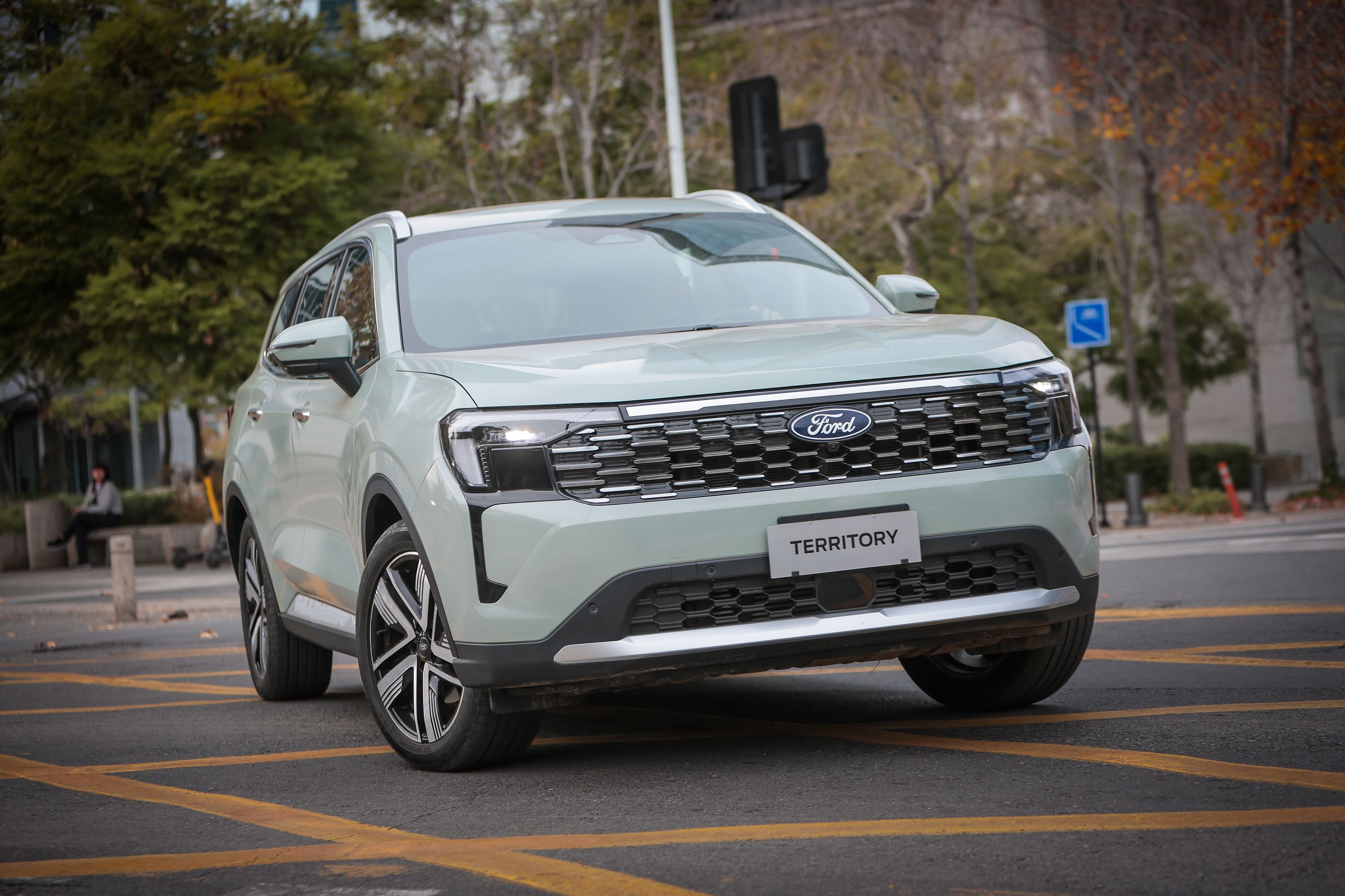 Asistente de pre-colisión con frenado autónomo de emergencia (AEB)